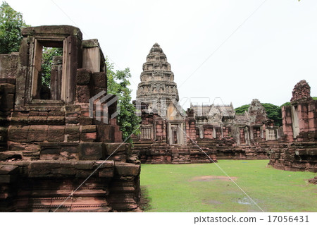 Khmer-style Pimaji ruins in Thailand 17056431