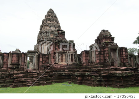 Khmer-style Pimaji ruins in Thailand 17056455