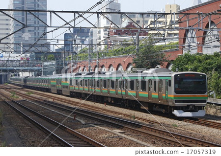 Shonan Shinjuku Line E231 line going alongside Yebisu Garden Place 17057319