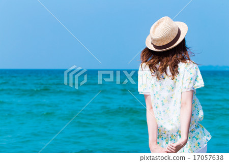 夏天海和婦女 17057638