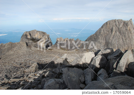 靠近京那巴魯山（沙巴/東馬來西亞/婆羅洲島）的山頂 17059064