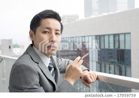 吸煙的商人 17059759