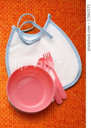 Bibs, bowl and spoon for baby 17062571