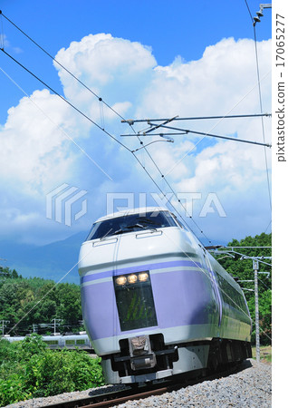 Central Line Limited express Super Azusa going down the curve with the background of the summer clouds 17065277
