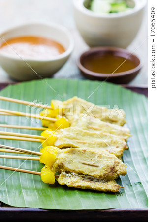 Grilled Pork Satay with Peanut Sauce and Vinegar 17065409