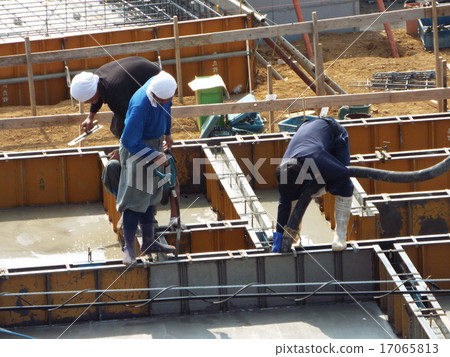 Pour concrete into the foundation form of the house 17065813