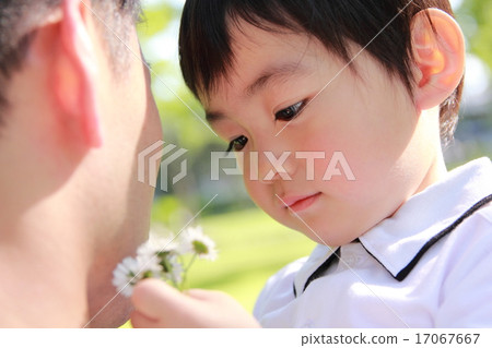 Infants hugged and having flowers 17067667