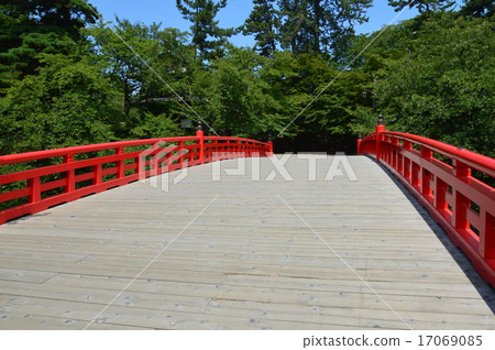 Hirosaki Castle's "Cedar Bridge" (Hirosaki Park / Hirosaki City, Aomori Prefecture) 17069085