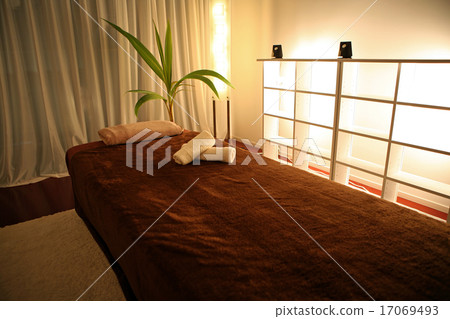 Esthetic room · indirect lighting Esthetic room · indirect lighting 17069493