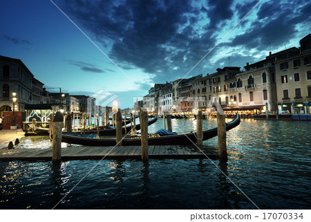 Grand Canal in sunset time, Venice, Italy 17070334