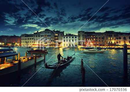 Grand Canal in sunset time, Venice, Italy 17070336