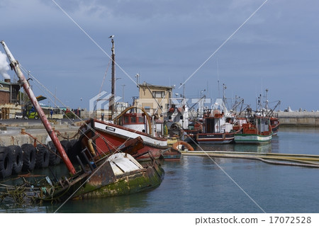 Fishing Boats at Lamberts Bay 17072528