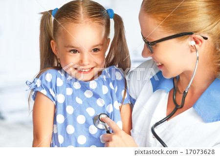 Doctor pediatrician and child patient 17073628