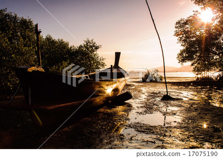 Fishing boat with color of sunset 17075190