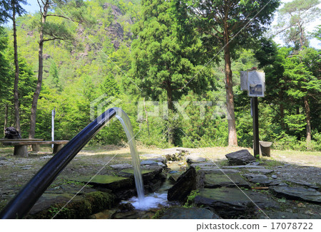 "Diamond Water" of Besshi Copper Mountain Site (190 m above the ground at an angle of about 45 degrees due to failure of the borehole exploration) "Diamond Water" of Besshi Copper Mountain Site (190 m above the ground at an angle of about 45 degrees due to failure of the borehole exploration) 17078722