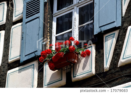 Small room window Small room window 17079083