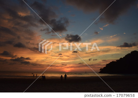 在哥打京那巴魯的日落髮光 在哥打京那巴魯的日落髮光 17079658