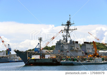 Missile destroyer McCamber 17080079