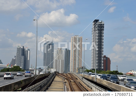 Facing Thonburi from Bangkok / Thaksin Bridge 17080711