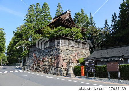 Konoyama Kanagumiji Temple at 6 o'clock Konoyama Kanagumiji Temple at 6 o'clock 17083489