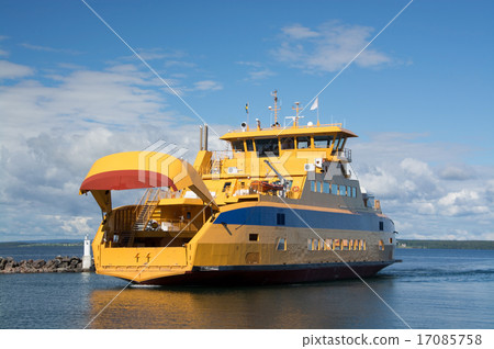 Car Ferry in Graenna, Sweden 17085758