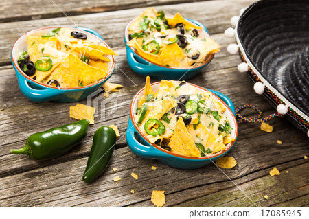 Nachos with melted cheese Nachos with melted cheese 17085945