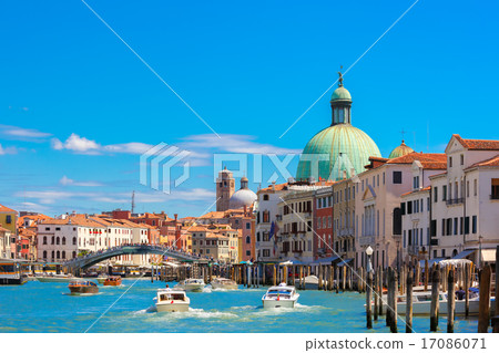 Grand canal in summer sunny day, Venice, Italy Grand canal in summer sunny day, Venice, Italy 17086071