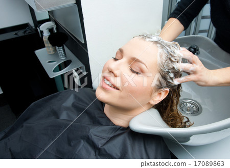 washing hair in salon washing hair in salon 17089863