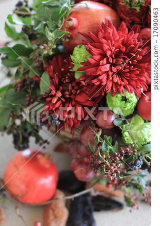 Flower Arrangement of Fruits and Flowers | Pomegranate · Ranunculus · Dahlia · Berry · Grapes · Princess Ringo Flower Arrangement of Fruits and Flowers | Pomegranate · Ranunculus · Dahlia · Berry · Grapes · Princess Ringo 17090463