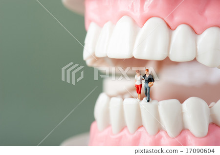 A tooth and a couple 17090604