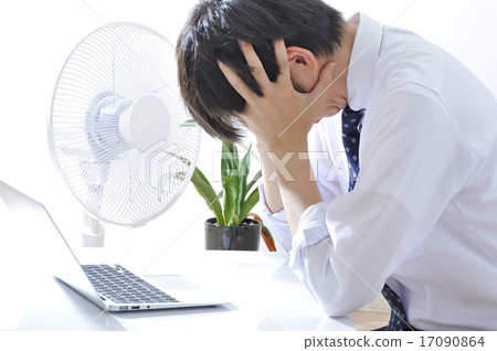 A male employee with a head 17090864