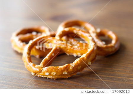 Pretzel and tree table Pretzel and tree table 17092013