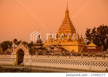 ASIA MYANMAR INLE LAKE NYAUNGSHWN PAGODA ASIA MYANMAR INLE LAKE NYAUNGSHWN PAGODA 17092277
