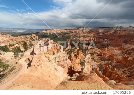 Bryce Canyon, a national park with a mysterious view of vibrant rock formations 17095296