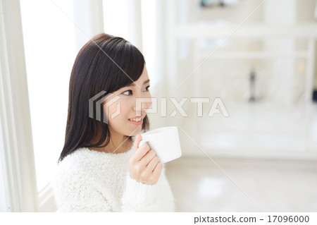 年輕的女士 年輕的女士 17096000