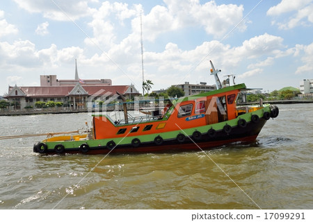 Tugboat of Bangkok · Chao Phraya River 17099291
