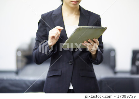 Business woman using tablet 17099759