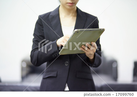 Business woman using tablet Business woman using tablet 17099760