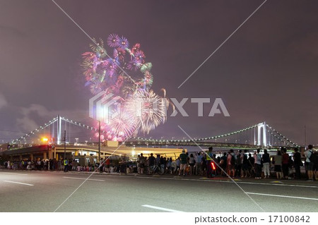 Rainbow bridge and Shinagawa bowl watching from Shinagawa Pier Rainbow bridge and Shinagawa bowl watching from Shinagawa Pier 17100842