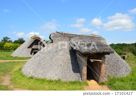 Thatched pit style dwelling (Mika Maruyama ruins / Aomori prefecture Aomori shi, Sansui inside Maruyama) Thatched pit style dwelling (Mika Maruyama ruins / Aomori prefecture Aomori shi, Sansui inside Maruyama) 17101427