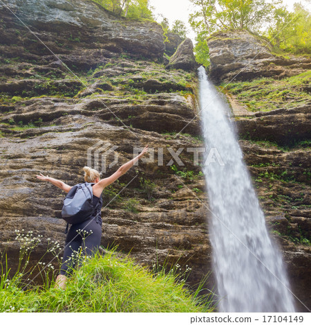 Active sporty woman relaxing in beautiful nature. 17104149