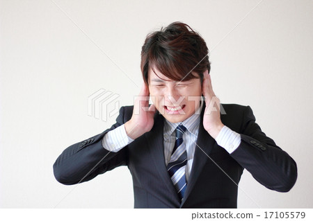 Close my ear hurts (male work suit salaryman businessman temporary employee) 17105579