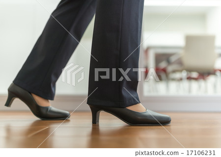 行走 步行 走路 17106231