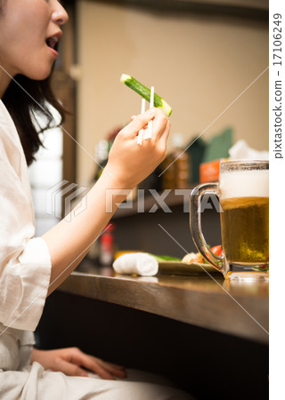 Izakaya woman Izakaya woman 17106249
