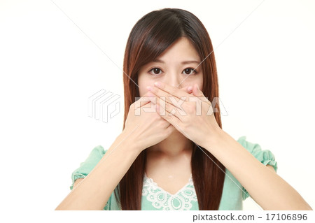 一個拿著嘴的女人 17106896