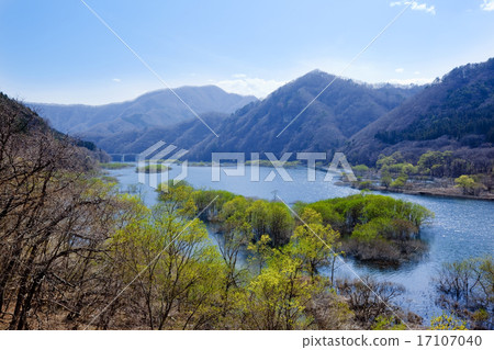 Lori Li Lake 02 17107040