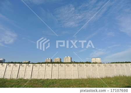 帶拖鞋的簡易馬桶 17107698