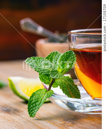 Tea in a glass cup, mint leaves, dried tea, sliced 17108709