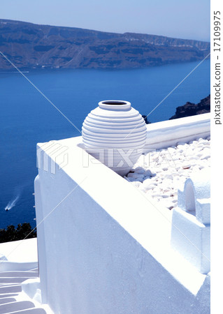 white greek pot on white terrace, Oia, Santorini, white greek pot on white terrace, Oia, Santorini, 17109975