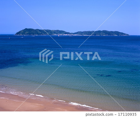 位於淡路島最南端的一個神秘島嶼,Numa島和高度透明的海岸(從Don Tue港口附近)“瀨戶內海國家紀念公園” 位於淡路島最南端的一個神秘島嶼,Numa島和高度透明的海岸(從Don Tue港口附近)“瀨戶內海國家紀念公園” 17110935